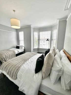 Victorian Stay - 5 bedroom house